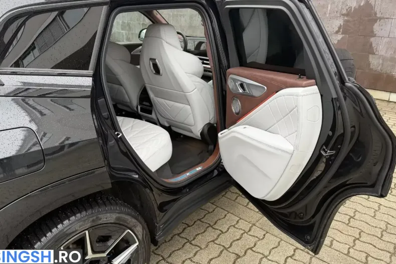 BMW XM (Seria X) din 2025 cu 7.400 km - oferta BMW242412 - foto 32