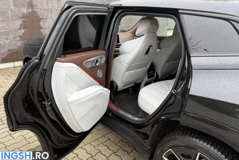 BMW XM (Seria X) din 2025 cu 7.400 km - oferta BMW242412 - foto 36