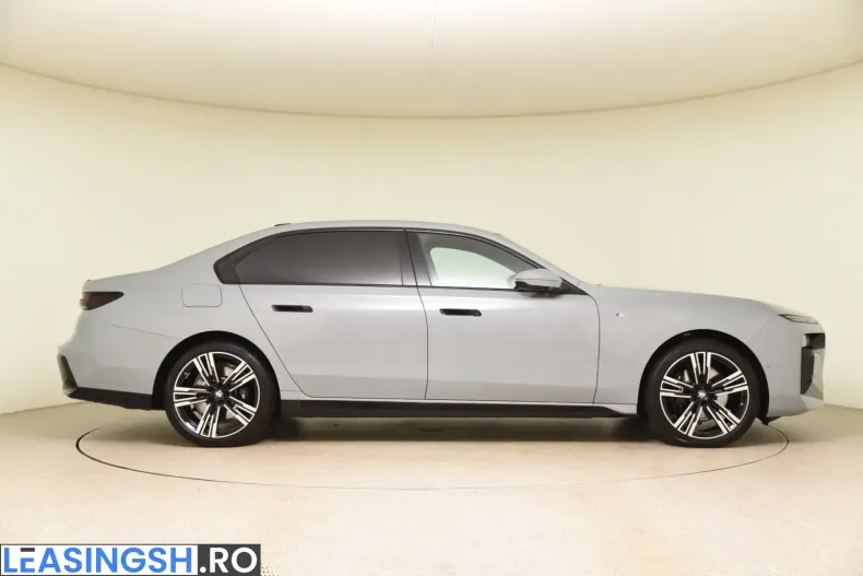 BMW 740 (Seria 7) din 2024 cu 21.950 km - oferta BMW242422 - foto 3