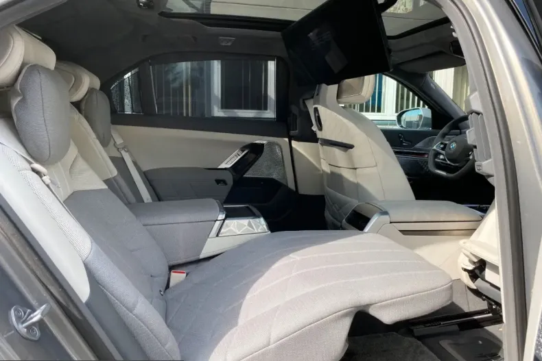 BMW i7 (Seria 7) din 2022 cu 7.258 km - oferta BMW242431 - foto 8