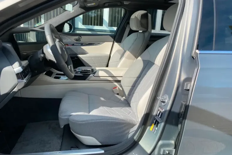 BMW i7 (Seria 7) din 2022 cu 7.258 km - oferta BMW242431 - foto 11