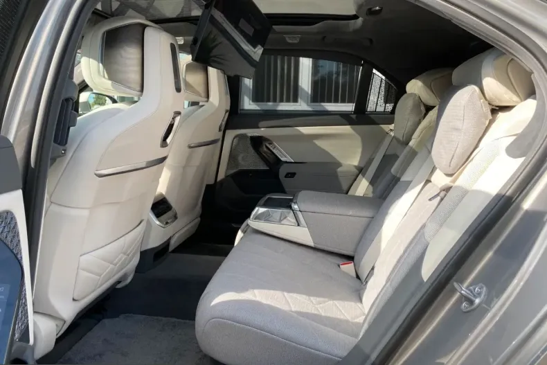 BMW i7 (Seria 7) din 2022 cu 7.258 km - oferta BMW242431 - foto 14