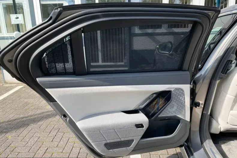 BMW i7 (Seria 7) din 2022 cu 7.258 km - oferta BMW242431 - foto 15