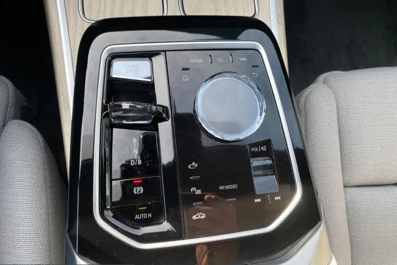 BMW i7 (Seria 7) din 2022 cu 7.258 km - oferta BMW242431 - foto 17