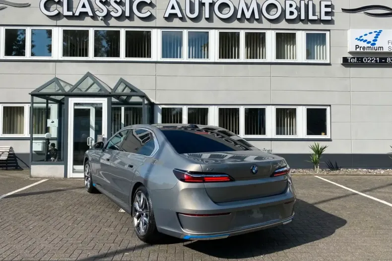 BMW i7 (Seria 7) din 2022 cu 7.258 km - oferta BMW242431 - foto 23