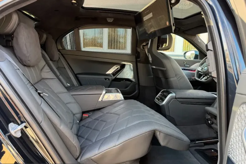 BMW 750 (Seria 7) din 2023 cu 17.188 km - oferta BMW242432 - foto 15