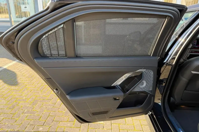 BMW 750 (Seria 7) din 2023 cu 17.188 km - oferta BMW242432 - foto 16