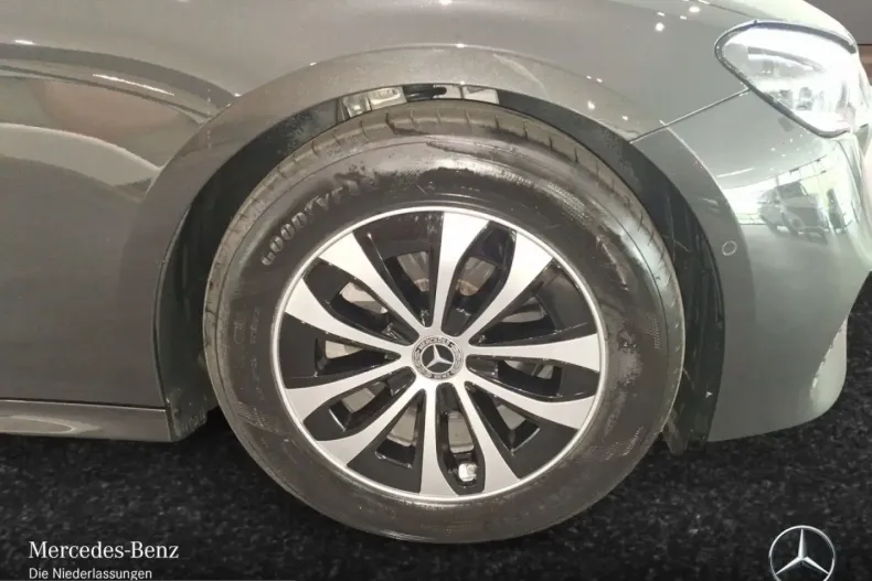 Mercedes-Benz E 220 (Clasa E) din 2025 cu 7.909 km - oferta MER242435 - foto 17