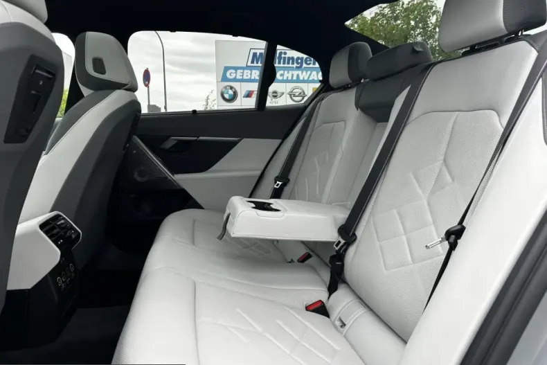 BMW 540 (Seria 5) din 2025 cu 12.741 km - oferta BMW242447 - foto 17