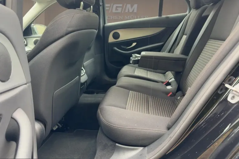 Mercedes-Benz E 220 (Clasa E) din 2022 cu 42.328 km - oferta MER242467 - foto 8