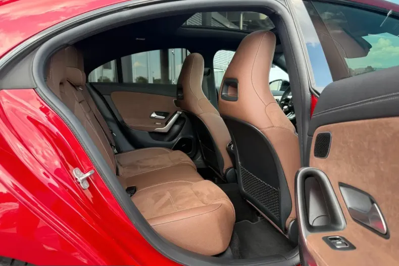 Mercedes-Benz CLA 45 AMG (Clasa CLA) din 2024 cu 36.800 km - oferta MER242478 - foto 7