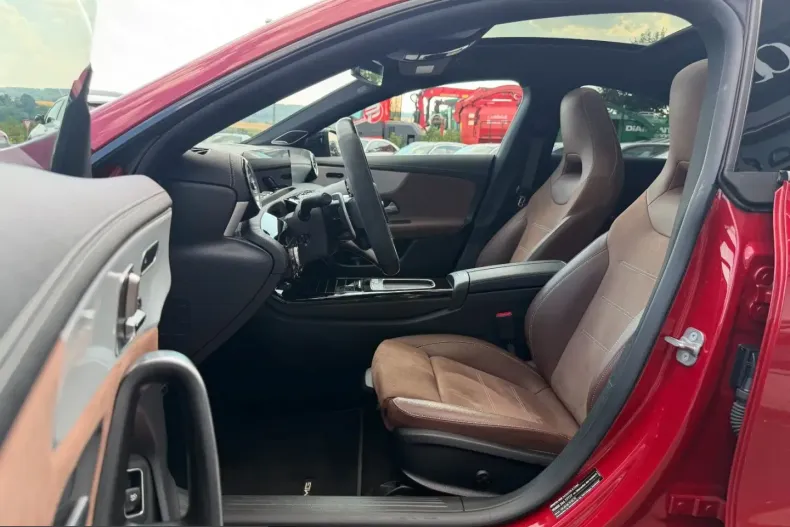 Mercedes-Benz CLA 45 AMG (Clasa CLA) din 2024 cu 36.800 km - oferta MER242478 - foto 11