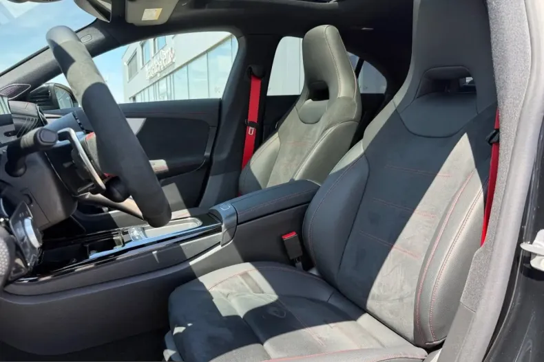 Mercedes-Benz CLA 45 AMG (Clasa CLA) din 2025 cu 3.132 km - oferta MER242480 - foto 14