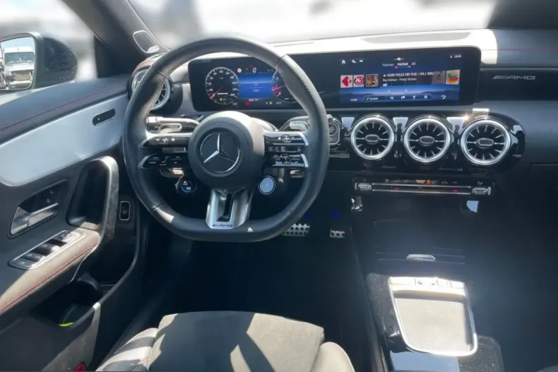 Mercedes-Benz CLA 35 AMG (Clasa CLA) din 2025 cu 9.483 km - oferta MER242481 - foto 10