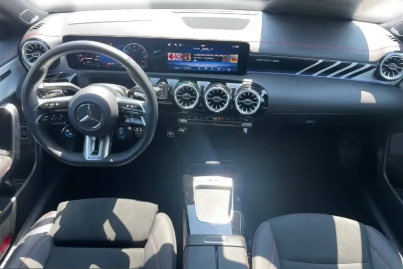 Mercedes-Benz CLA 35 AMG (Clasa CLA) din 2025 cu 9.483 km - oferta MER242481 - foto 11