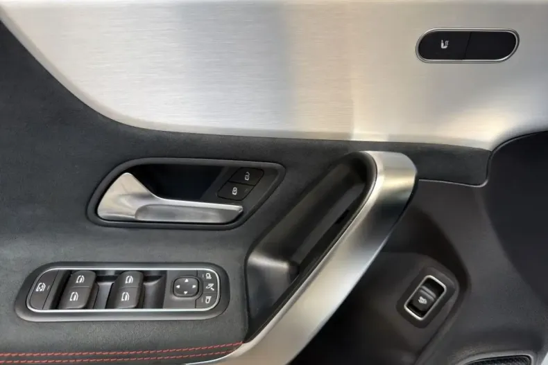 Mercedes-Benz CLA 35 AMG (Clasa CLA) din 2025 cu 14.048 km - oferta MER242483 - foto 14