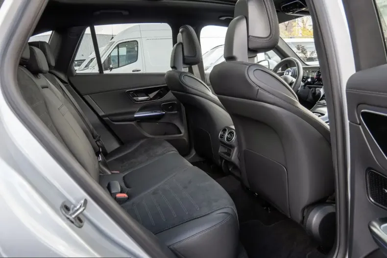 Mercedes-Benz GLC 200 (Clasa GLC) din 2025 cu 17.000 km - oferta MER242501 - foto 4