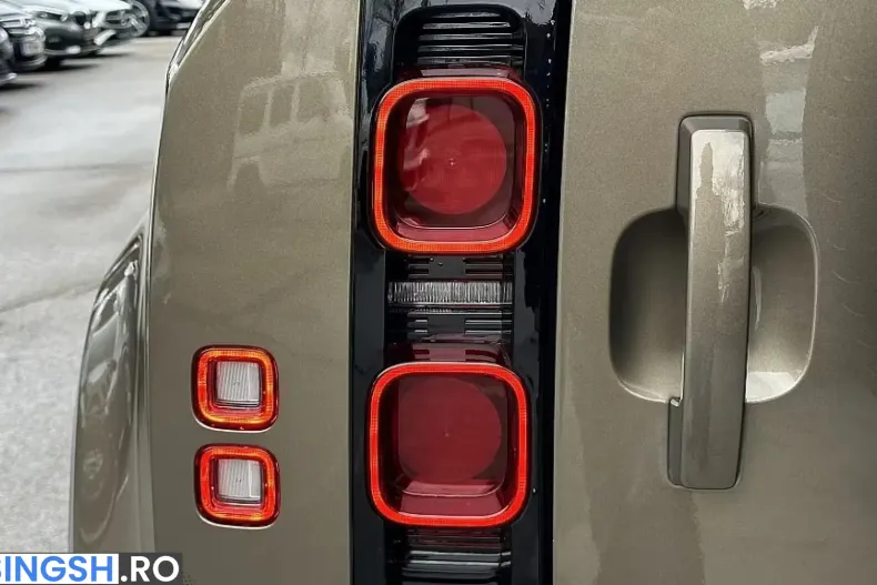 Land Rover Defender din 2024 cu 9.500 km - oferta LAN242509 - foto 8