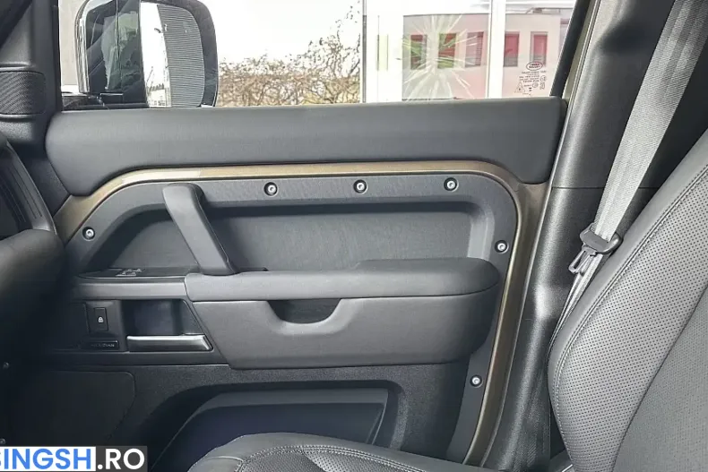 Land Rover Defender din 2024 cu 9.500 km - oferta LAN242509 - foto 34