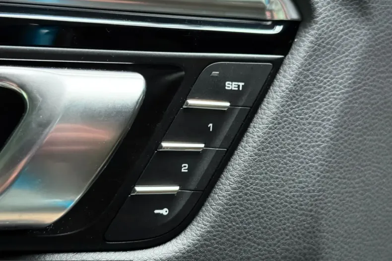 Porsche Macan din 2021 cu 24.100 km - oferta POR242516 - foto 24