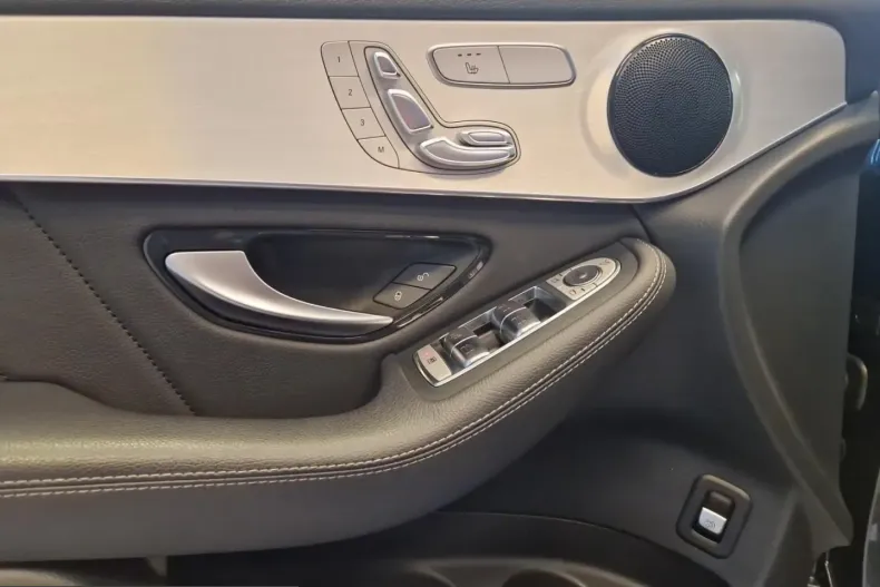 Mercedes-Benz GLC 220 (Clasa GLC) din 2022 cu 68.201 km - oferta MER242529 - foto 14