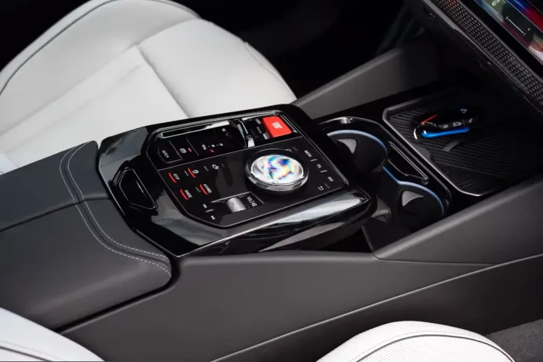 BMW M5 (Seria 5) din 2026 cu 6.400 km - oferta BMW242530 - foto 15