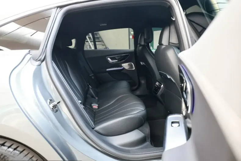 Mercedes-Benz EQE (Clasa E) din 2025 cu 9.987 km - oferta MER242539 - foto 4