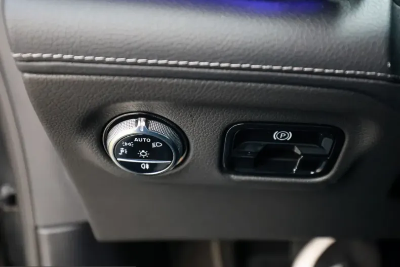 Mercedes-Benz EQE (Clasa E) din 2025 cu 9.987 km - oferta MER242539 - foto 23