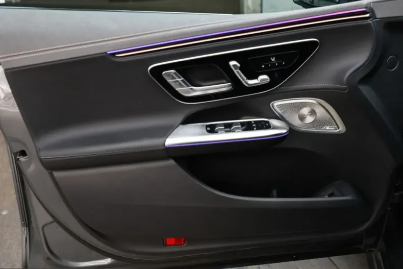 Mercedes-Benz EQE (Clasa E) din 2025 cu 9.987 km - oferta MER242539 - foto 24