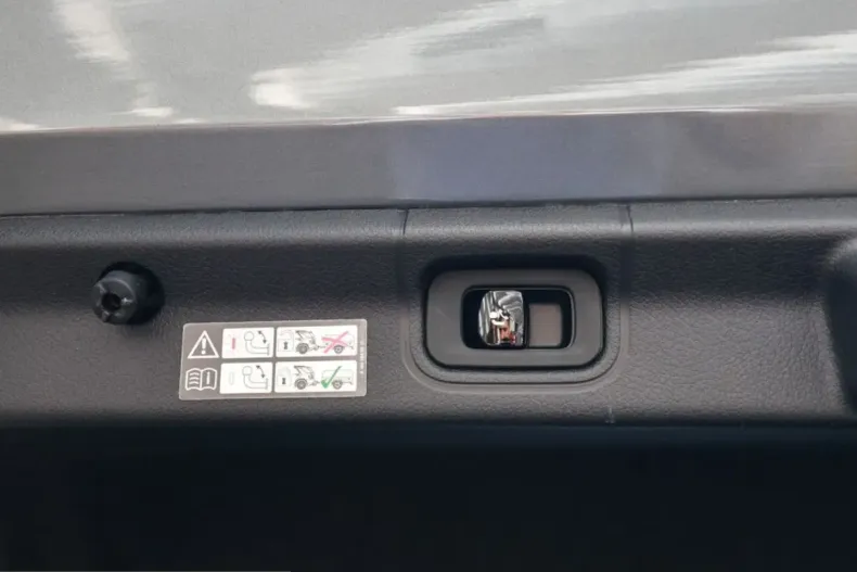 Mercedes-Benz EQE (Clasa E) din 2025 cu 9.987 km - oferta MER242539 - foto 27
