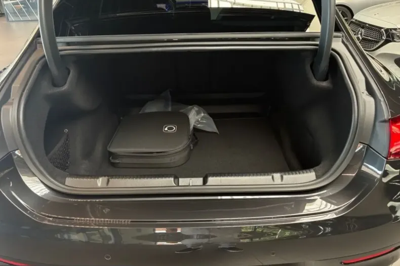 Mercedes-Benz EQE (Clasa E) din 2025 cu 7.056 km - oferta MER242543 - foto 8