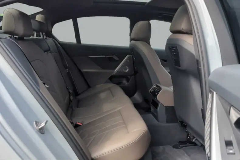 BMW i5 (Seria 5) din 2024 cu 68.553 km - oferta BMW242561 - foto 18