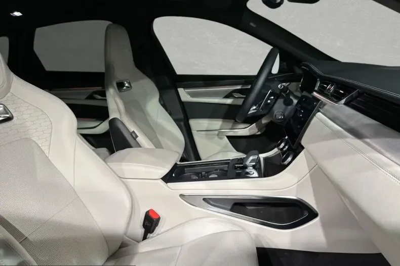 Jaguar F-Pace din 2023 cu 8.500 km - oferta JAG242586 - foto 2