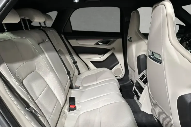 Jaguar F-Pace din 2023 cu 8.500 km - oferta JAG242586 - foto 13