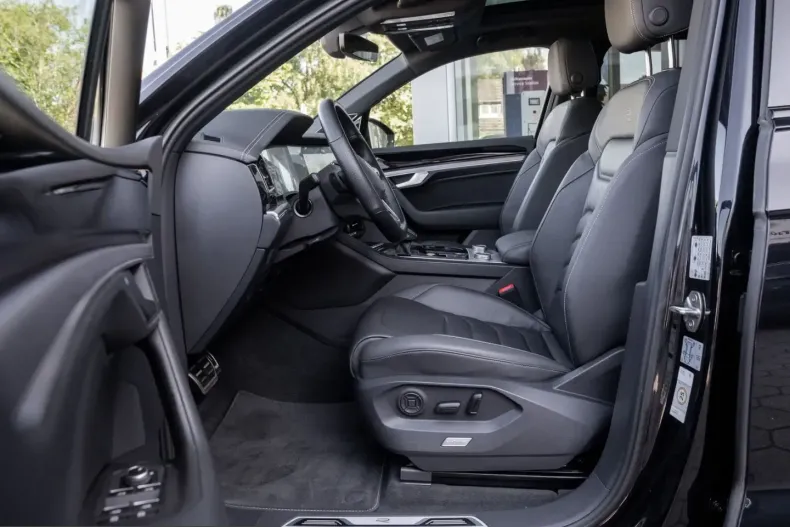 Volkswagen Touareg din 2022 cu 48.810 km - oferta VOL242599 - foto 6