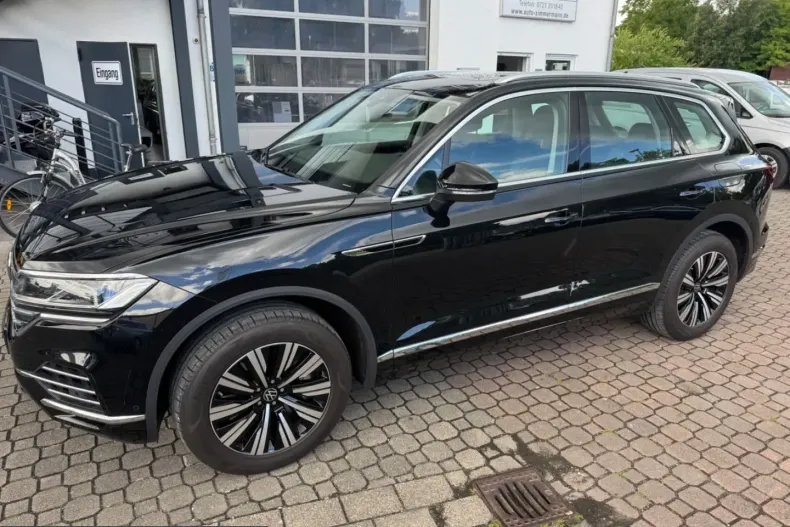 Volkswagen Touareg din 2023 cu 52.150 km - oferta VOL242606 - foto 3