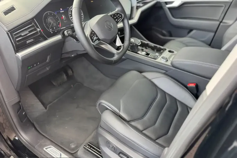 Volkswagen Touareg din 2023 cu 52.150 km - oferta VOL242606 - foto 9