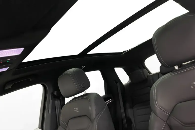 Volkswagen Touareg din 2023 cu 31.780 km - oferta VOL242607 - foto 4