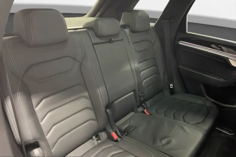Volkswagen Touareg din 2023 cu 31.780 km - oferta VOL242607 - foto 10
