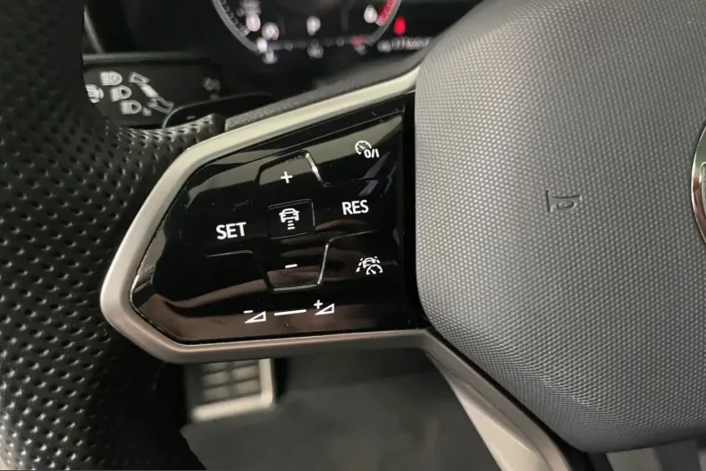 Volkswagen Touareg din 2023 cu 31.780 km - oferta VOL242607 - foto 17