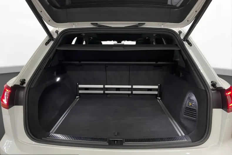 Volkswagen Touareg din 2023 cu 31.780 km - oferta VOL242607 - foto 21