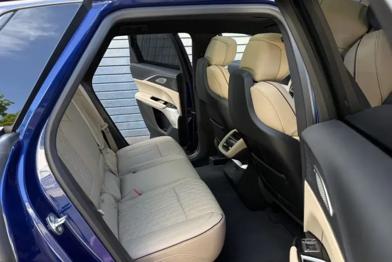 Cadillac Lyriq din 2024 cu 14.400 km - oferta CAD242633 - foto 14