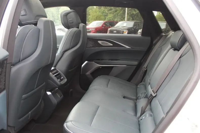 Cadillac Lyriq din 2024 cu 36.000 km - oferta CAD242634 - foto 9