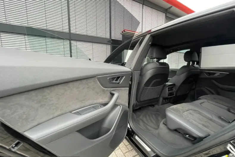 Audi RSQ8 din 2021 cu 32.150 km - oferta AUD242657 - foto 25
