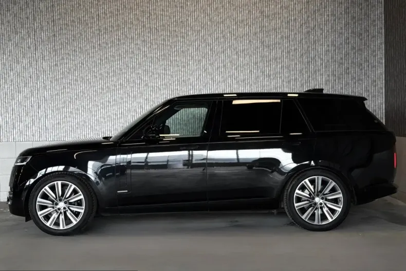 Land Rover Range Rover din 2024 cu 84.010 km - oferta LAN242676 - foto 3