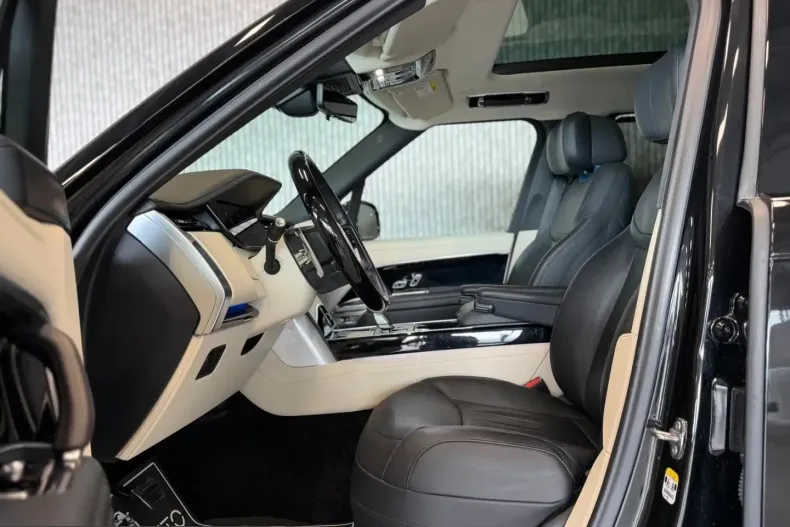Land Rover Range Rover din 2024 cu 84.010 km - oferta LAN242676 - foto 7
