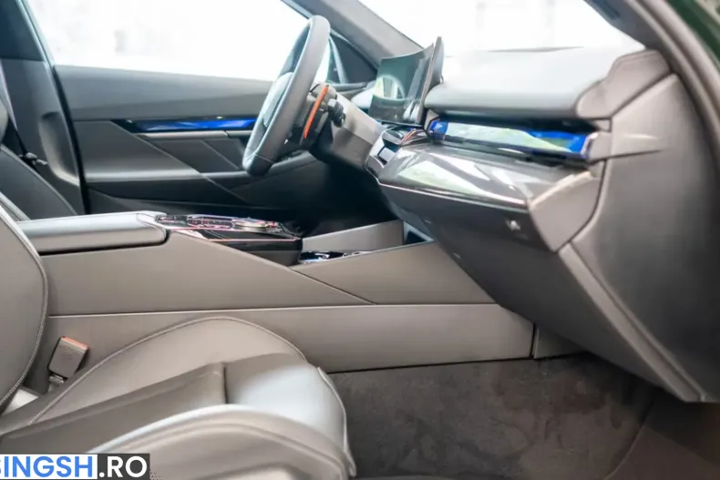 BMW M5 (Seria 5) din 2026 cu 51 km - oferta BMW242685 - foto 19