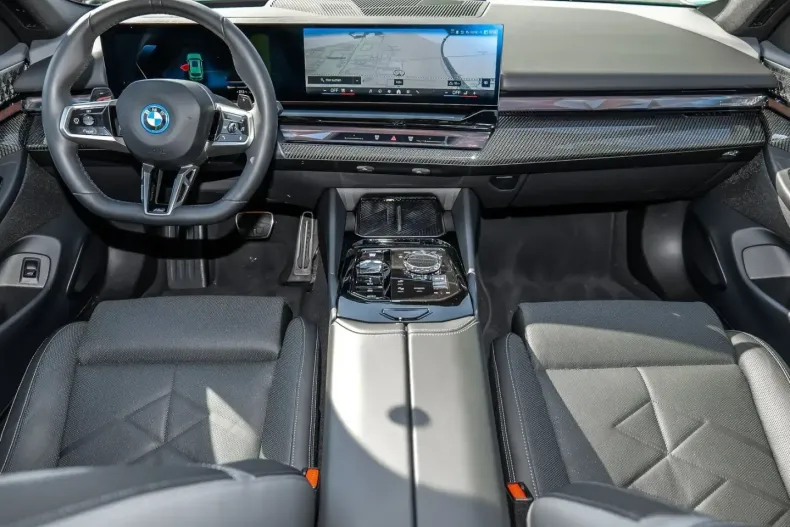 BMW 550 (Seria 5) din 2025 cu 17.900 km - oferta BMW242696 - foto 4