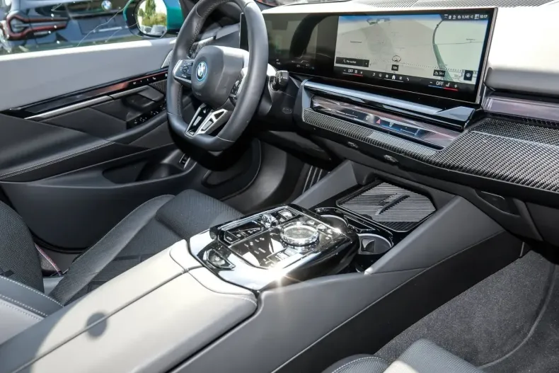 BMW 550 (Seria 5) din 2025 cu 17.900 km - oferta BMW242696 - foto 14