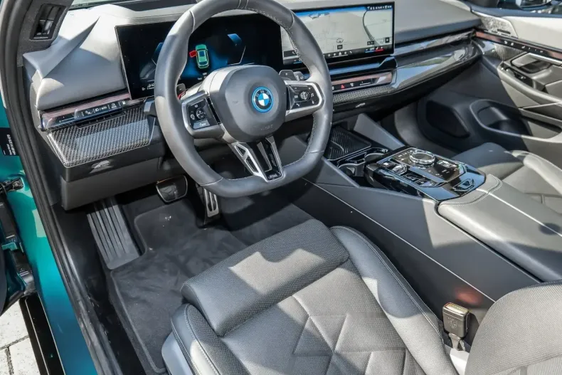 BMW 550 (Seria 5) din 2025 cu 17.900 km - oferta BMW242696 - foto 16